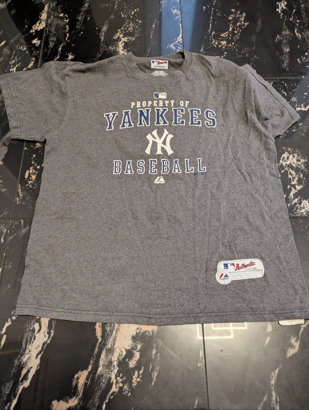 MLB Majestic New York Yankees Gray Short Sleeve T-shirt Size Large